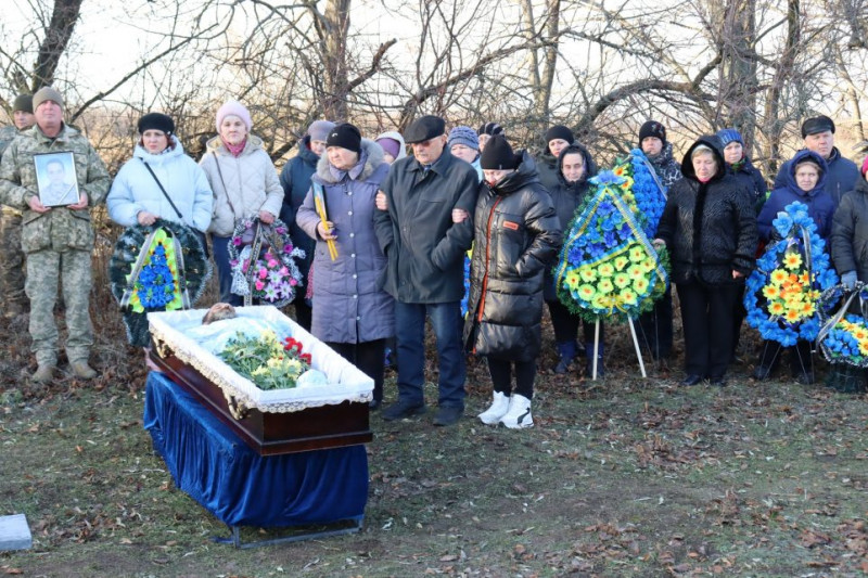 На Чернігівщині попрощалися з військовим, який загинув на Луганщині