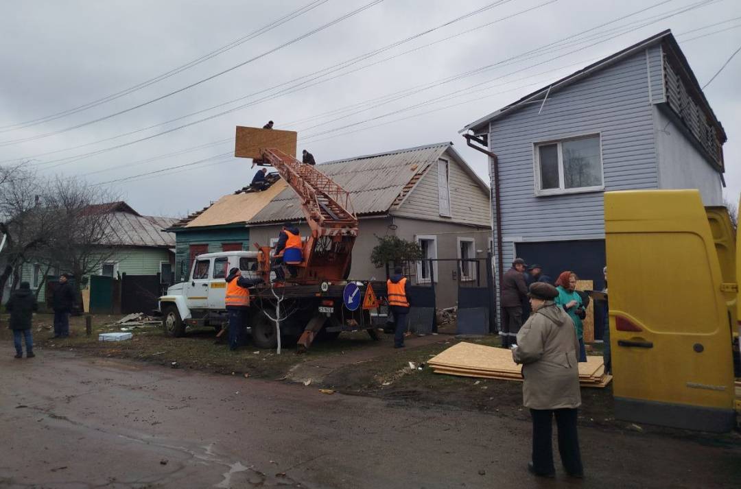 У Чернігові триває ліквідація наслідків після атаки ворожих безпілотників