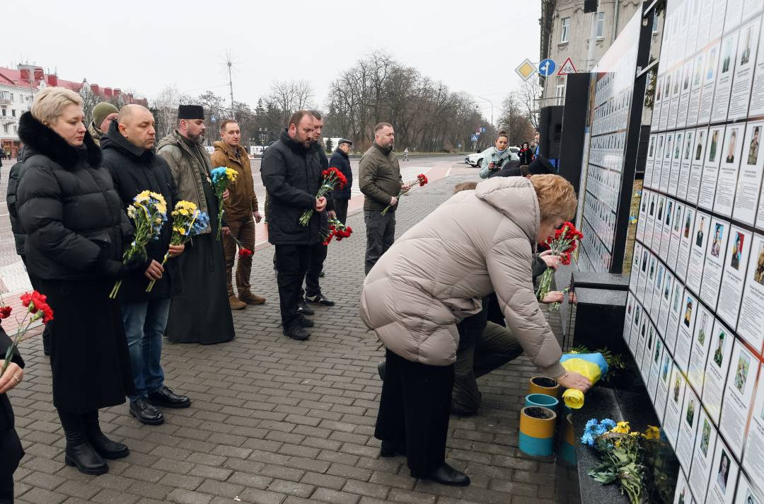 У Чернігові в День Соборності вшанували пам'ять полеглих захисників України