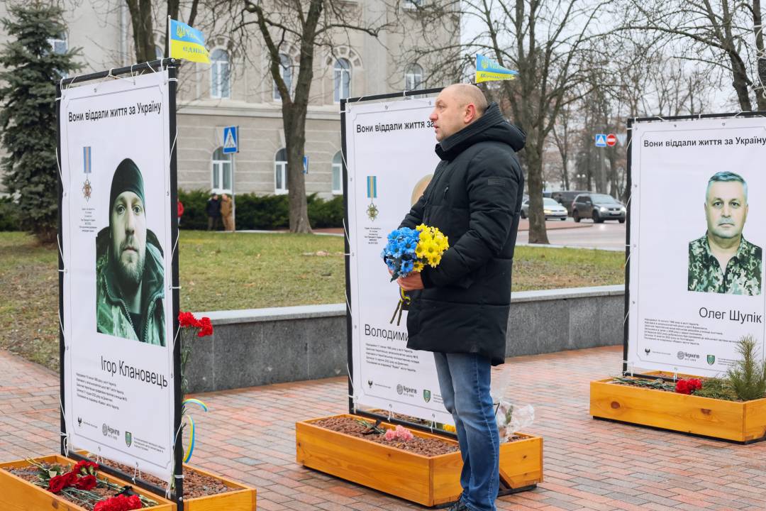 У Чернігові в День Соборності вшанували пам'ять полеглих захисників України