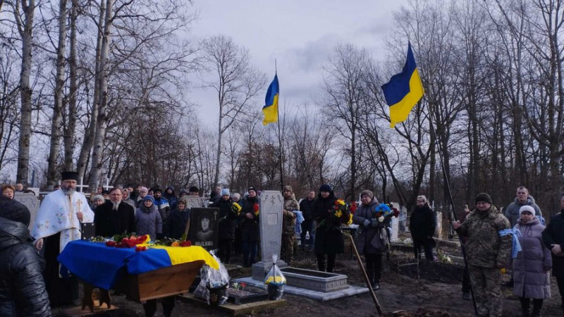 На Чернігівщині попрощалися з загиблими бійцями: Ігорем Гришком, Владиславом Прихідьком та Романом Охріменком