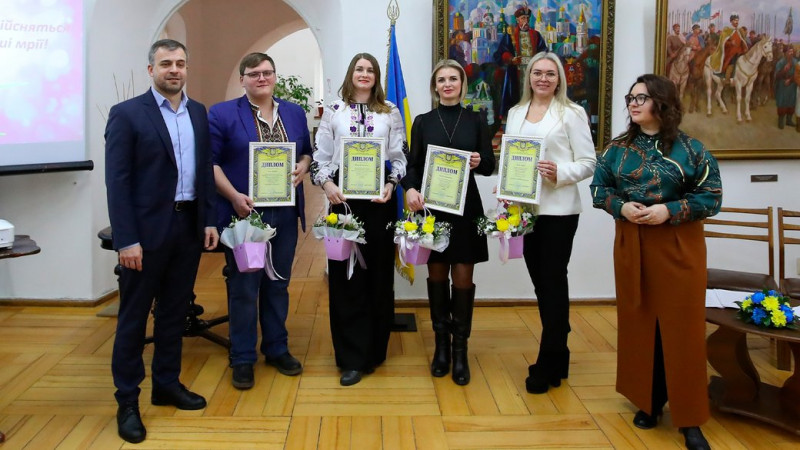 Четверо педагогів представлятимуть Чернігівщину на всеукраїнському конкурсі "Учитель року – 2025"