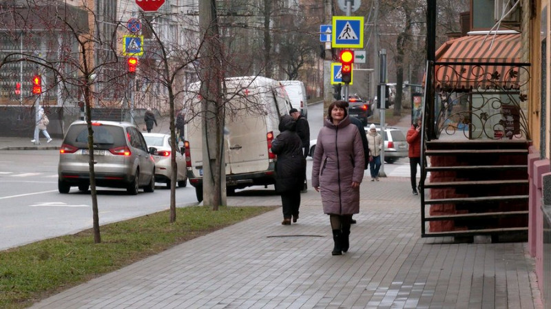 Жінка з Чернігівщини вперше за майже 2,5 роки побачила рідну Сеньківку, яка спорожніла через обстріли