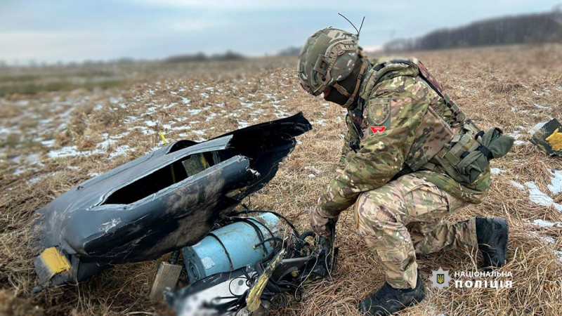 На Чернігівщині вибухотехніки поліції знешкодили бойову частину російського безпілотника, яка не здетонувала