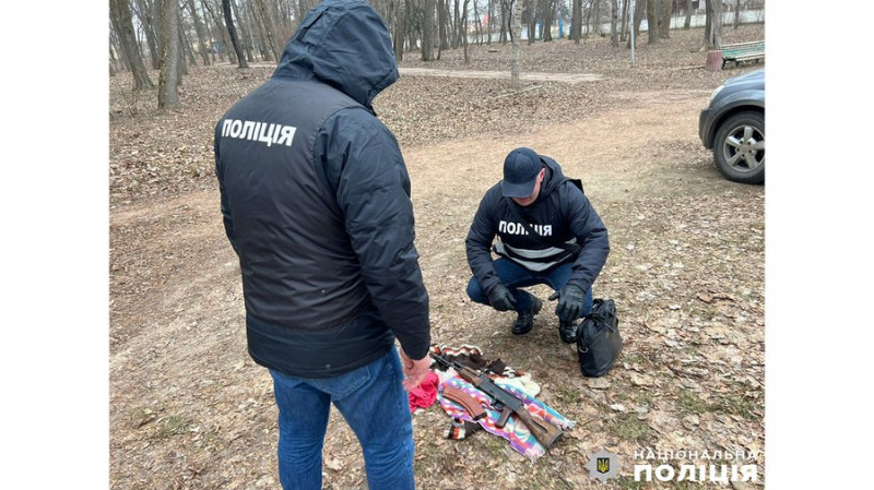 У Чернігові затримали чоловіка, якого підозрюють у торгівлі зброєю та набоями