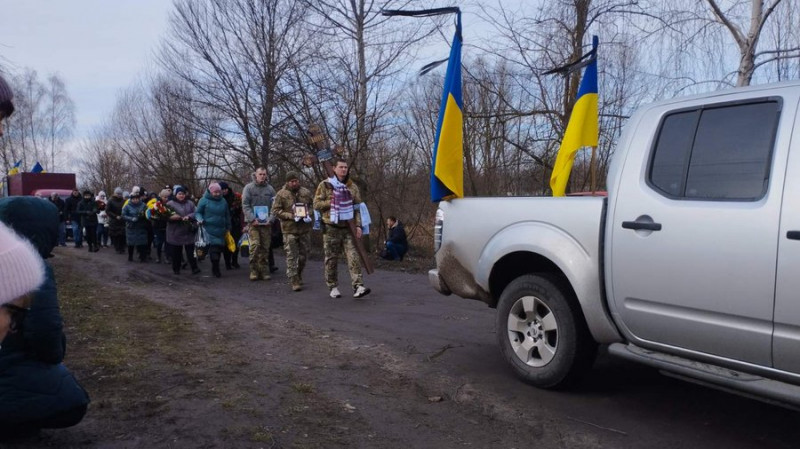 На Чернігівщині попрощалися з загиблими бійцями: Ігорем Гришком, Владиславом Прихідьком та Романом Охріменком