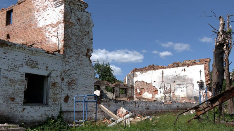 Школу №2 у Новгороді-Сіверському, яка була зруйнована під час ракетного удару, поки не відбудовуватимуть