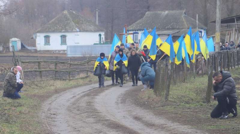 На Чернігівщині попрощалися з загиблими бійцями: Ігорем Гришком, Владиславом Прихідьком та Романом Охріменком