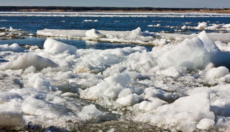 Коливання рівнів води та зажори льоду: на річках Чернігівщини небезпечна ситуація