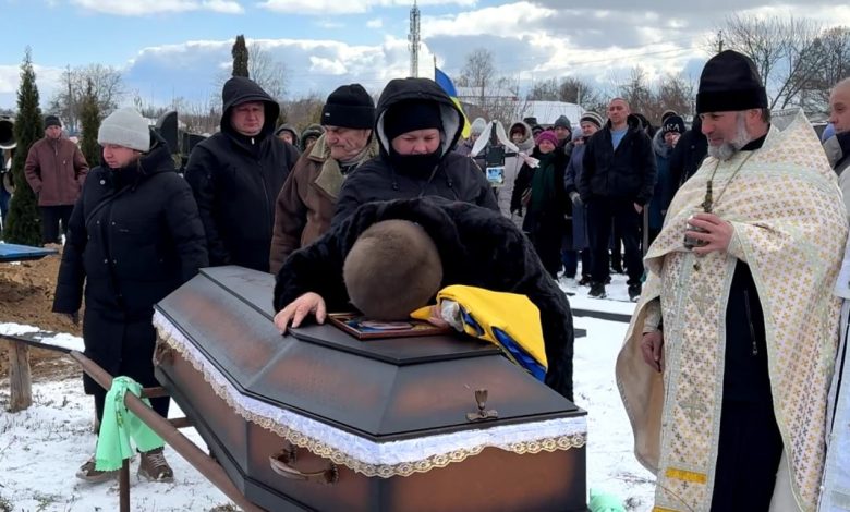 Менська громада попрощалася із загиблим воїном