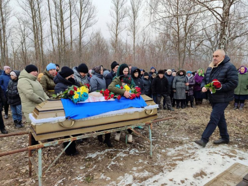 На Чернігівщині попрощалися із молодим воїном, який майже рік вважався зниклим безвісти