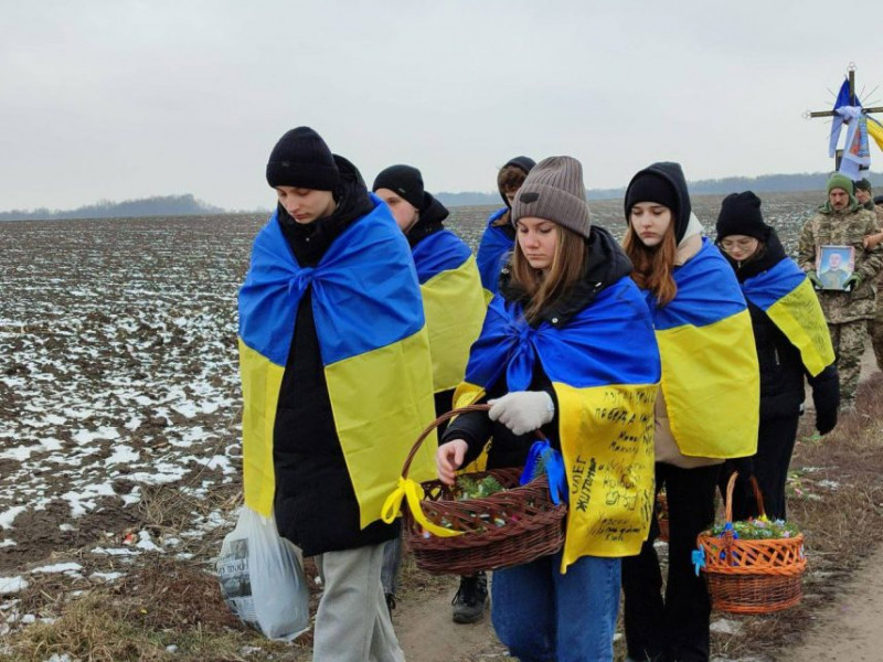 На Чернігівщині попрощалися із молодим воїном, який майже рік вважався зниклим безвісти