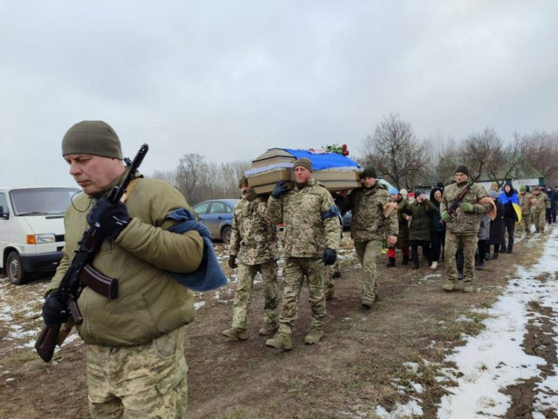 На Чернігівщині попрощалися із молодим воїном, який майже рік вважався зниклим безвісти