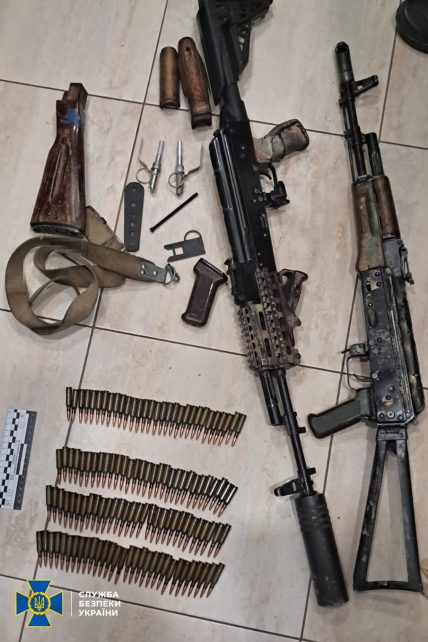 На Чернігівщині викрили контрактника, який намагався продати «трофейну» зброю (Фото)
