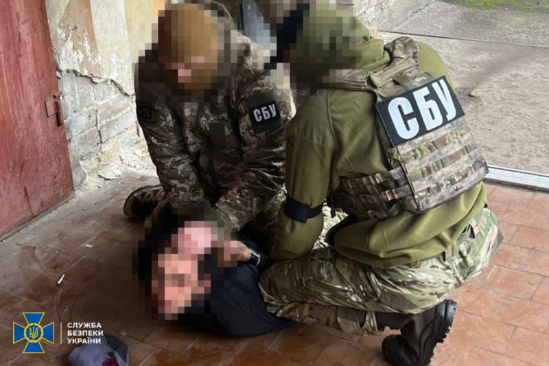 На Чернігівщині викрили контрактника, який намагався продати «трофейну» зброю (Фото)