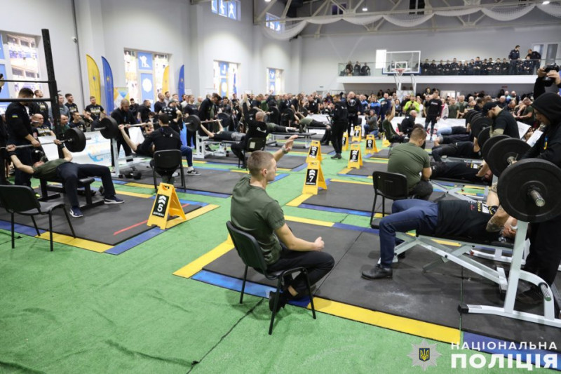 Поліцейський із Чернігівщини виборов першість із жиму штанги на всеукраїнських змаганнях (Фото)