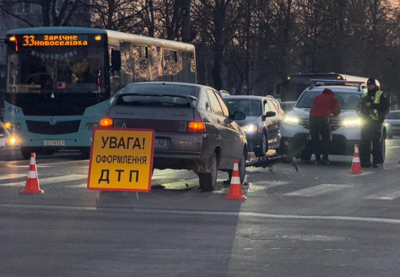 Збили велосипедиста – в Чернігові трапилася ДПТ (Фото)