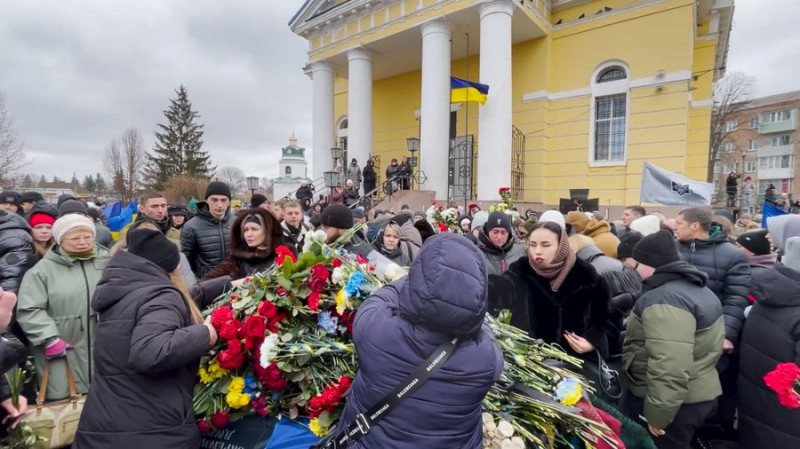 "Пацани, дуже вас не вистачатиме": у Прилуках поховали "Вовків да Вінчі" Євгенія Профатілова та Дениса Ткаченка