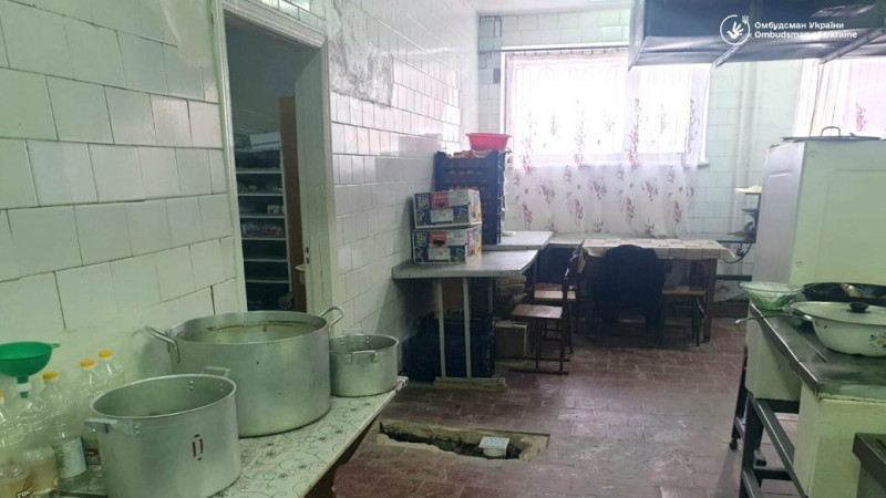 Неправильно зберігаються продукти: у Коропській школі на Чернігівщині виявили недоліки