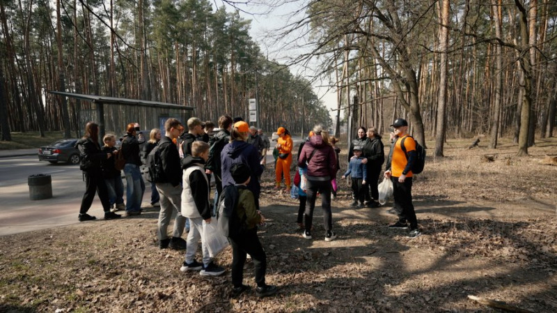 У Чернігові провели перше велике прибирання парку "Ялівщина"