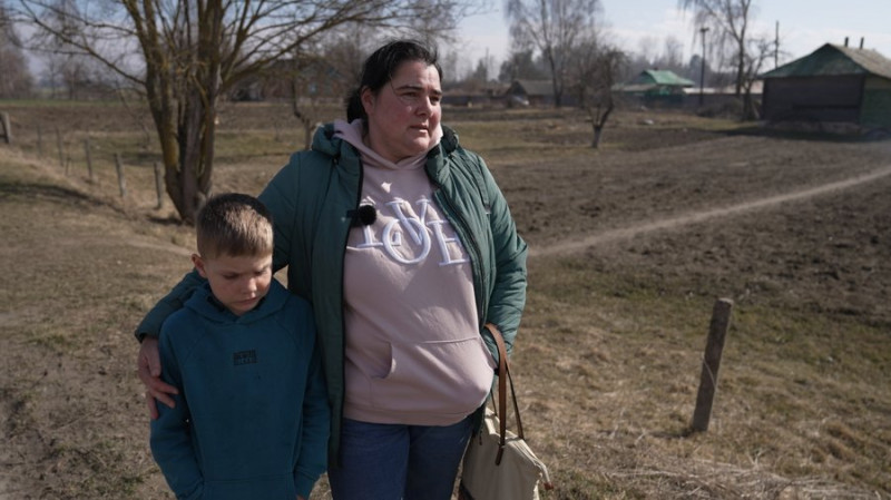 "Ручки було видно з-під води": що кажуть у селі на Чернігівщині про трьох дітей, які провалилися під кригу