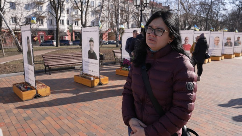 У Чернігові пропонують збільшити кількість стендів з фотографіями загиблих воїнів на "Алеї героїв"
