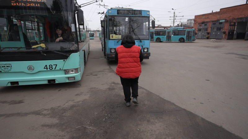 Швачка за фахом, водійка за покликанням: як чернігівка опановує нову професію