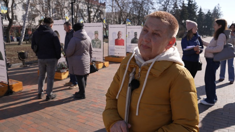 У Чернігові пропонують збільшити кількість стендів з фотографіями загиблих воїнів на "Алеї героїв"