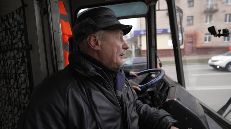 Швачка за фахом, водійка за покликанням: як чернігівка опановує нову професію