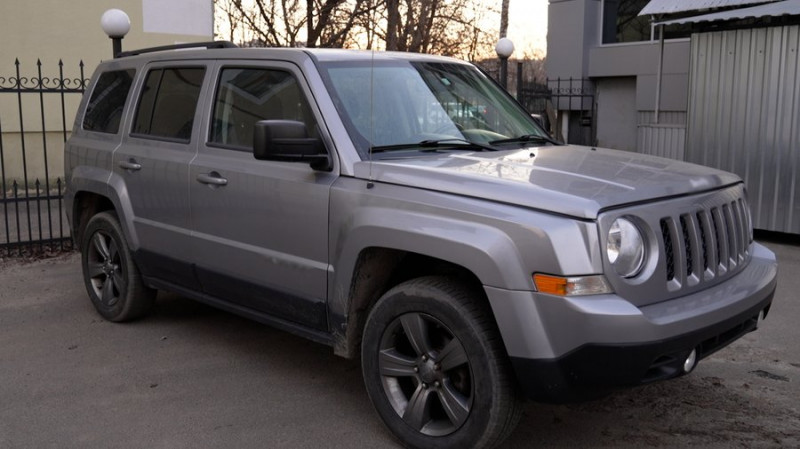 Чернігівські волонтери передали військовим 100 дронів та автівку, на які гроші зібрали завдяки донатам