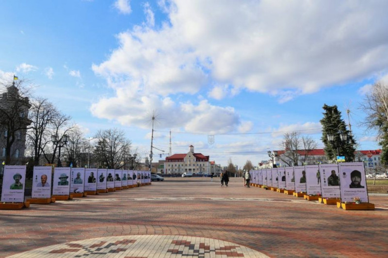 На Алеї Героїв у Чернігові з’явилися історії ще 60 військових, які віддали свої життя, боронячи місто (Фото)