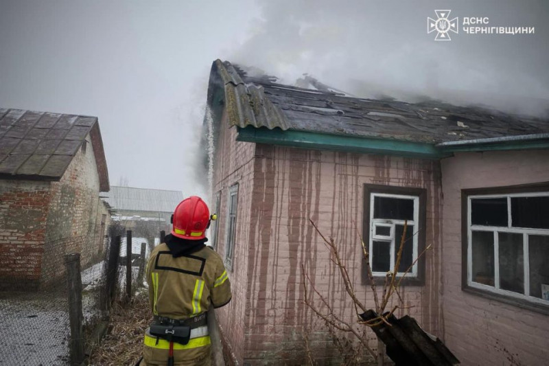 На Чернігівщині під час ліквідації пожежі у будинку виявили тіло чоловіка (Фото)