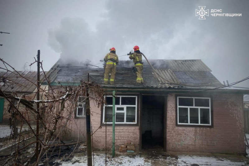 На Чернігівщині під час ліквідації пожежі у будинку виявили тіло чоловіка (Фото)