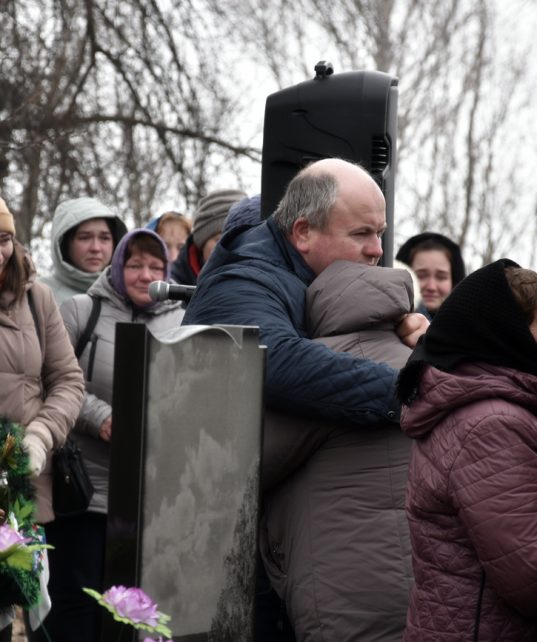 На Чернігівщині попрощалися із молодим захисником, життя якого трагічно обірвалося у рідному селі