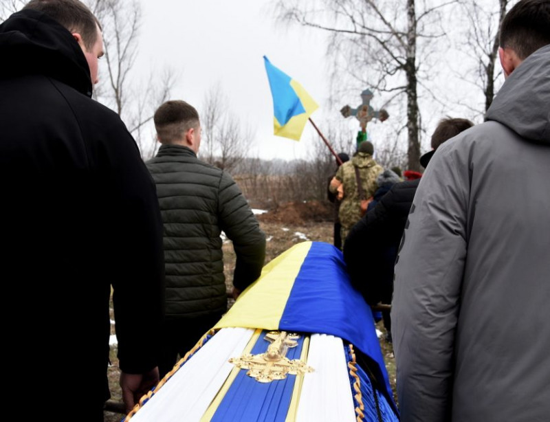 На Чернігівщині попрощалися із молодим захисником, життя якого трагічно обірвалося у рідному селі