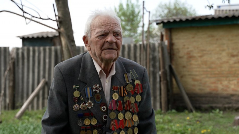 Пережив Голодомор, Другу світову війну та став журналістом: історія 102-річного Григорія Свиридова з Чернігівщини