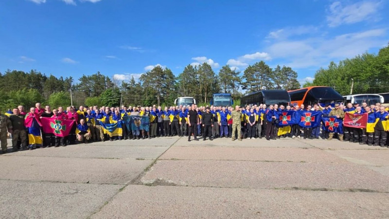 Фізично виснажені та дезорієнтовані: лікарі в Чернігові розповіли про стан цивільних, яких повернули з полону