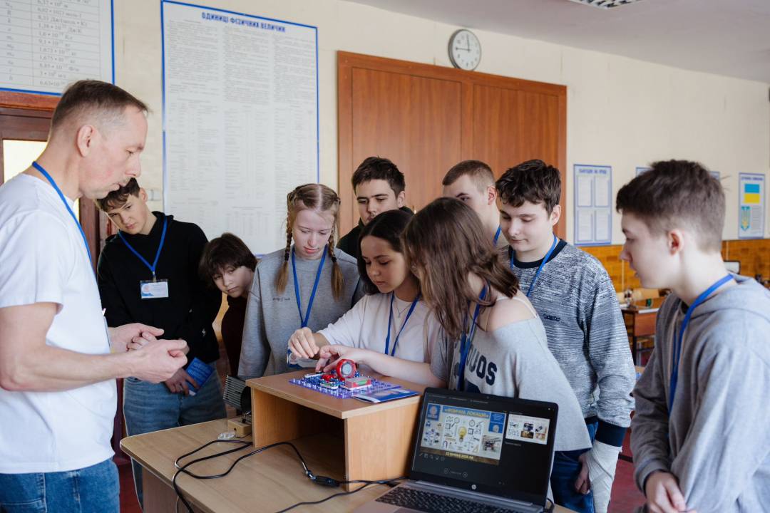 120 учнів та учениць взяли участь у профорієнтаційному проєкті DECIDE