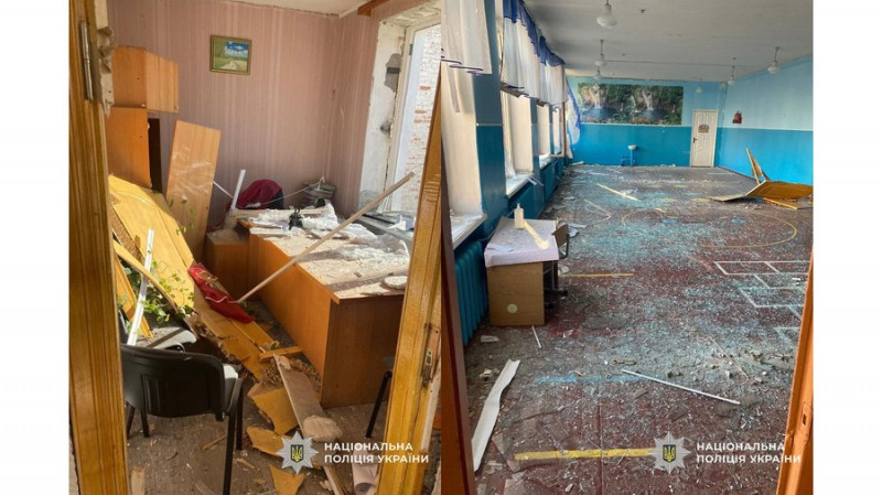 На прикордонні Чернігівщини пошкоджена школа: армія РФ спрямувала кілька ударних безпілотників на цивільні об’єкти