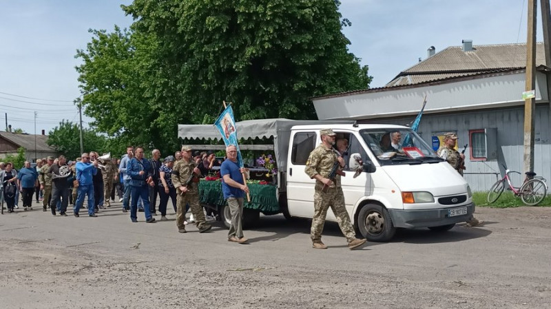 На Чернігівщині попрощалися з двома захисниками: Артемом Кожухівським та В'ячеславом Німенком