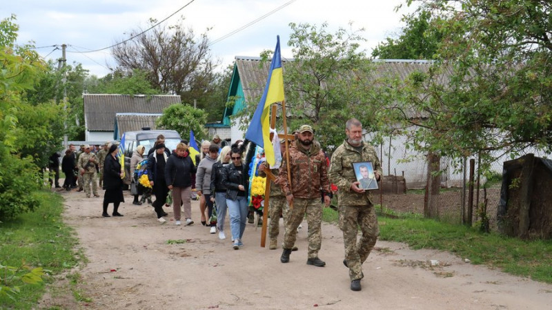На Чернігівщині попрощалися з двома захисниками: Андрієм Юрченком та Сергієм Сушеницею