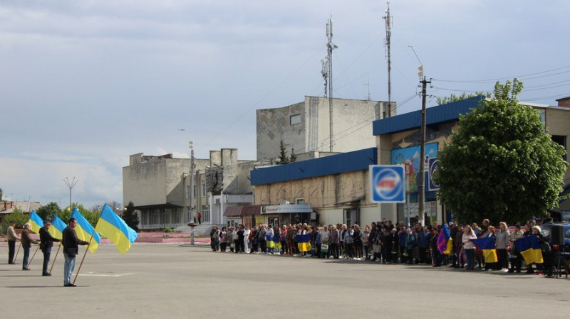У Сновській громаді на Чернігівщині в останню путь провели бійця Михайла Циганка