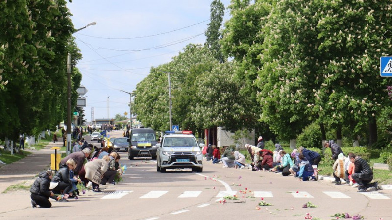 На Чернігівщині попрощалися з двома захисниками: Андрієм Юрченком та Сергієм Сушеницею