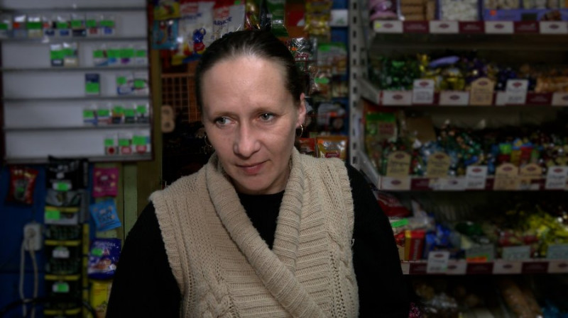 Дітей захитує у шкільному автобусі, а перевізник каже про скорочення маршрутів: який стан доріг на Чернігівщині