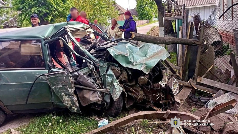 На Чернігівщині 21-річний чоловік викрав автівку та в стані алкогольного сп'яніння спричинив ДТП, — поліція