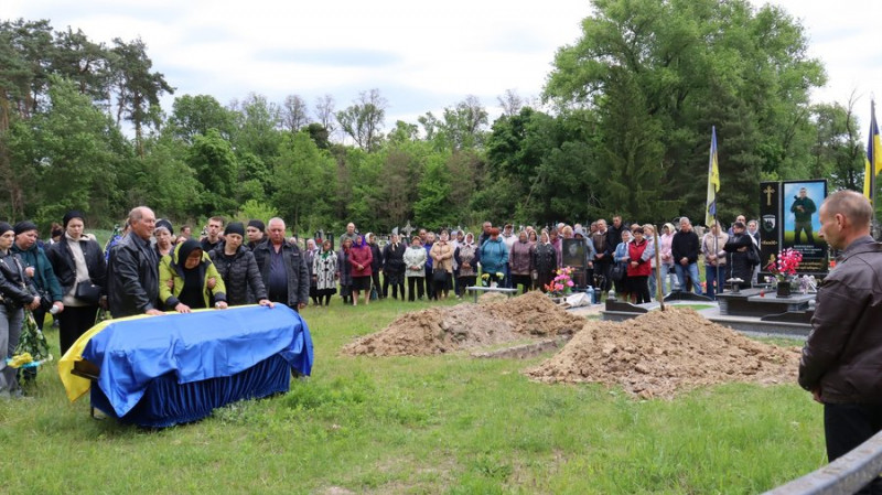 На Чернігівщині попрощалися з двома захисниками: Андрієм Юрченком та Сергієм Сушеницею