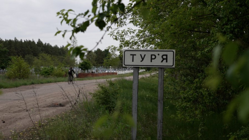 Літають на більші відстані: РФ вперше скидами з дронів атакувала село на Чернігівщині за 16 кілометрів від кордону