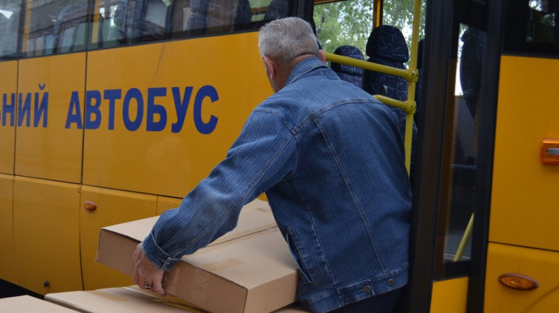 На Чернігівщині заклади загальної середньої освіти отримали нові меблі та обігрівачі від фінської організації