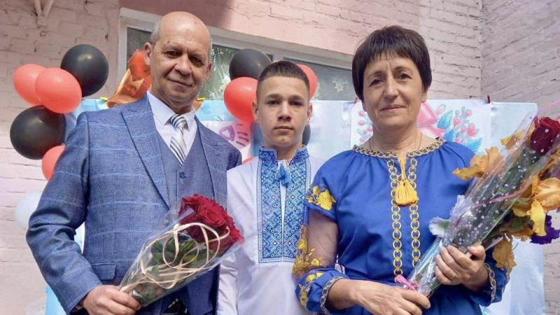 14-річного Сашка з Маріуполя, якого бабуся забрала на Чернігівщину, Зеленський відзначив нагородою "Майбутнє України"