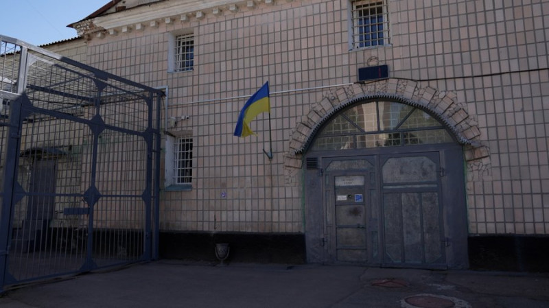Закінчує 10-й клас у СІЗО: як організоване навчання неповнолітніх у Чернігівському слідчому ізоляторі